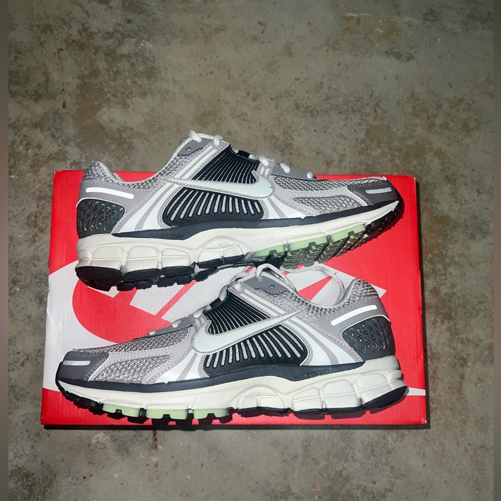 COPY - Nike Zoom Vomero 5